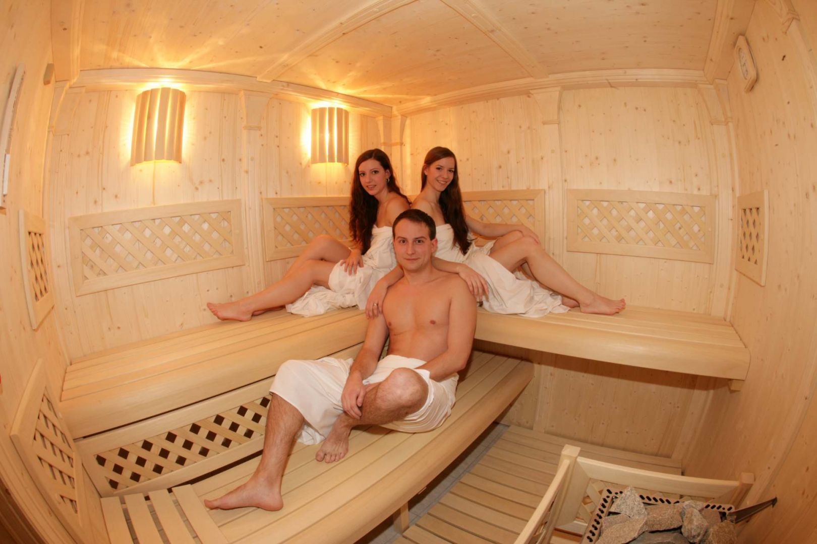 Geil und nackt in der sauna